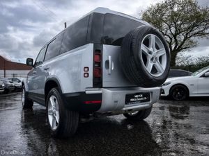 232 Land Rover Defender 3.0D 110 3 Seater commerci - Image 4