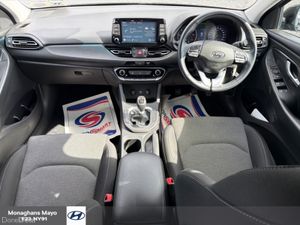 Hyundai i30 DELUXE 1.6 DIESEL 5DR - Image 2