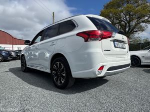 Mitsubishi Outlander 2.0 PETROL HYBRID LOW KMS - Image 4