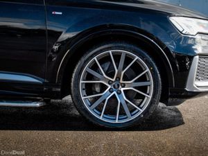 Audi Q7 3.0 TDI S Line *DIESEL 7 SEATER* - Image 3