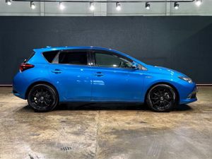 Toyota Auris 1.8 HYBRID - BLACK HALF LEATHER - ALL - Image 3