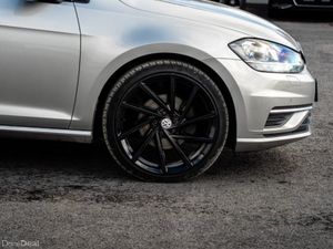 Volkswagen Golf SE NAVIGATION TDI DSG - Image 3