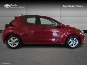 Toyota Yaris HYBRID LUNA - Image 3