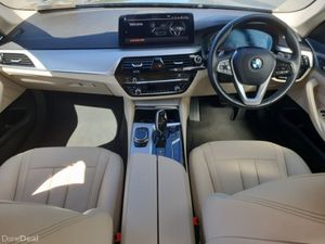 BMW 5-Series 520d SE Saloon - Image 4