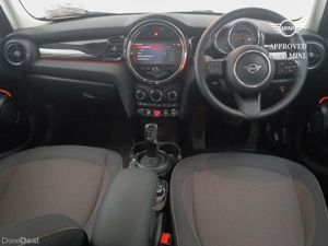 Mini Cooper 5-Door Cooper Classic - Image 4