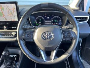 Toyota Corolla LUNA 1.8 HYBRID // APPLE CARPLAY/AN - Image 4