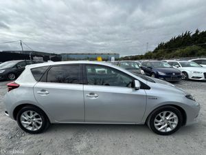 Toyota Auris 1.8L Automatic  Pertol Hybrid Low Mil - Image 4