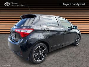 Toyota Yaris HYBRID DESIGN AUTOMATIC // REAR CAMER - Image 2