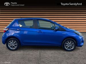 Toyota Yaris HYBRID ICON // REAR CAMERA // SAT-NAV - Image 3