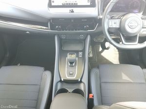 Nissan Qashqai 1.3 PET MILD HYBRID SV PREMIUM CVT* - Image 4