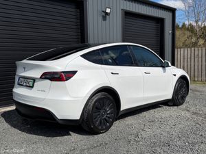 241 Tesla Model Y Long Range - Image 4