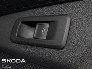 Skoda Octavia **LEATHER PACK**SELECTION + 2.0TDI 1 - Image 4