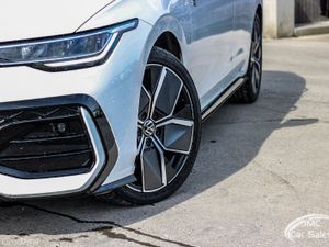 2025 VOLKSWAGEN GOLF R-LINE - Image 2