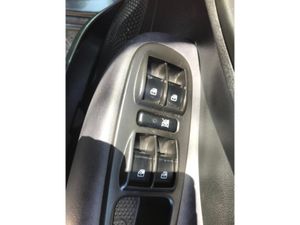 Fiat 500L 1.6 MULTIJET LOUNGE 105BHP 5DR - Image 4