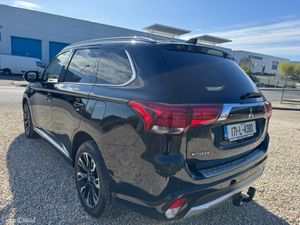 Mitsubishi Outlander 2017 hybrid - Image 3