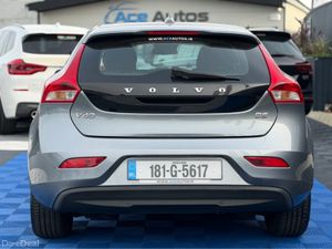 Volvo V40 D2 MOMENTUM NAV - 2.0L DIESEL - MANUAL - - Image 2