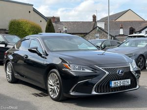 192 LEXUS ES300H Premium *Low Kils & Huge Spec* - Image 3