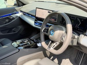 BMW 5-Series 530e M Sport Saloon - Image 3
