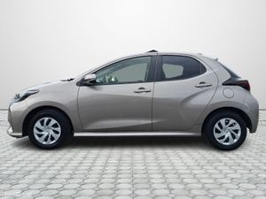 Toyota Yaris HYBRID AUTO X - Image 4