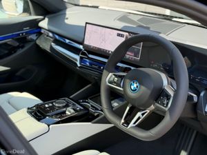 BMW 5-Series 530e M Sport Pro - Sunroof - Image 3
