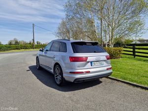 Audi Q7 Quattro S Line Black Edition 7 Seater - Image 4