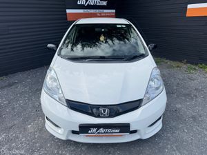 Honda Fit SHUTTLE  HYBRID AUTO - Image 2