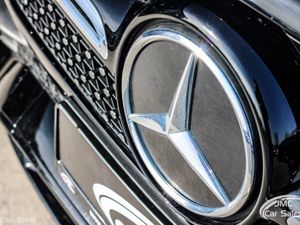 HIGH SPEC 2022 MERCEDES BENZ GLE 350 - Image 3