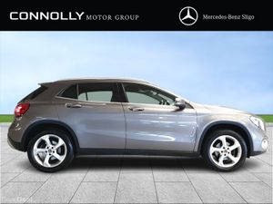 Mercedes-Benz GLA 200 D STYLE w/ Panoramic Sliding - Image 4