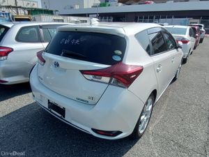 2016 Toyota Auris Hybrid - Image 3