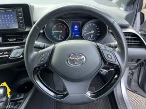 Toyota C-HR 1.8 HYBRID // ADAPTIVE CRUISE CONTROL - Image 4