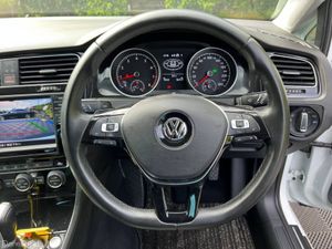 Volkswagen Golf HIGHLINE 1.4 TSI // VERY LOW MILEA - Image 4