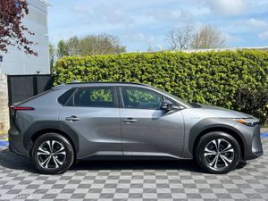 Toyota bZ4X PURE 71KWH LONG RANGE // LOW MILEAGE / - Image 2