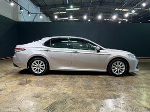 Toyota Camry 2.5 HYBRID - AUTOMATIC - ALLOY WHEELS - Image 3