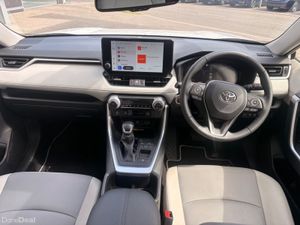 Toyota RAV4 2.5 Hybrid Platinum Sunroof - Image 4