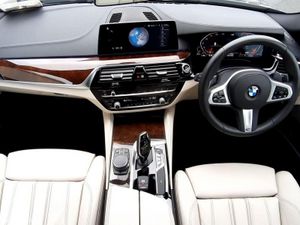 BMW 5-Series 520d M Sport Saloon - Image 4