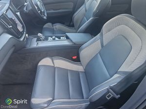 Volvo XC60 T6 Plug In Hybrid, AWD, Plus (Dark Them - Image 4