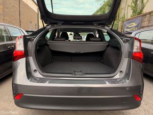 Toyota  Prius  2022 AUTOMATIC  hybrid - Image 3