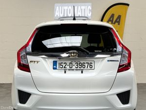 2015 Honda Fit  1.5 Hybrid Automatic,CarPlay - Image 4