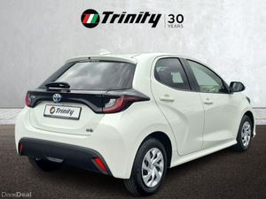 Toyota Yaris ** 1.5 HYBRID ** AUTO ** HUGE SPEC ** - Image 3