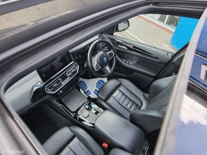 BMW iX3 2023 - Image 2