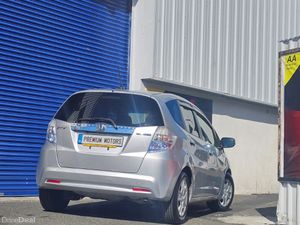 Honda fit Hybrid Low Mileage - Image 4