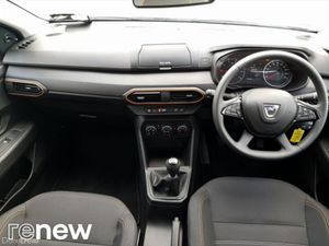Dacia Sandero Stepway TCe 90 STEPWAY Essential - Image 2