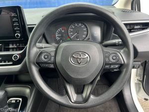 Toyota Corolla 1.8 HYBRID // ADAPTIVE CRUISE CONTR - Image 4