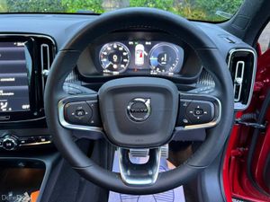 Volvo XC40 R-DESIGN T4 RECHARGE 1.5 HYBRID // FULL - Image 4