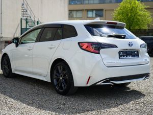 2023 Toyota Corolla Touring Hybrid Automatic - Image 2