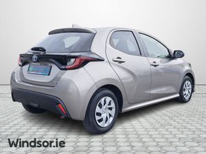 Toyota Yaris HYBRID AUTO X - Image 2