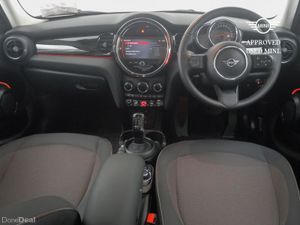 Mini Cooper 5-Door Cooper Classic - Image 4