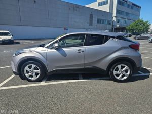 Toyota C-HR HYBRID PETROL, AUTOMATIC, CAR PLAY, NA - Image 4