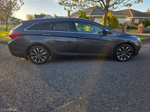 Hyundai i40 2017 ( NCT and TAX ) 1 owner car - Image 4