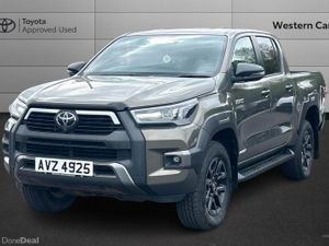 Toyota Hilux 2.8 D-4D Invincible X Auto 4WD Euro 6 - Image 3